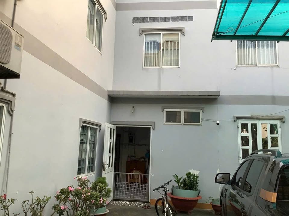 Nhà 180m² hẻm xe hơi Bình Trị Đông, Bình Tân - Giá chỉ 13.7 tỷ!