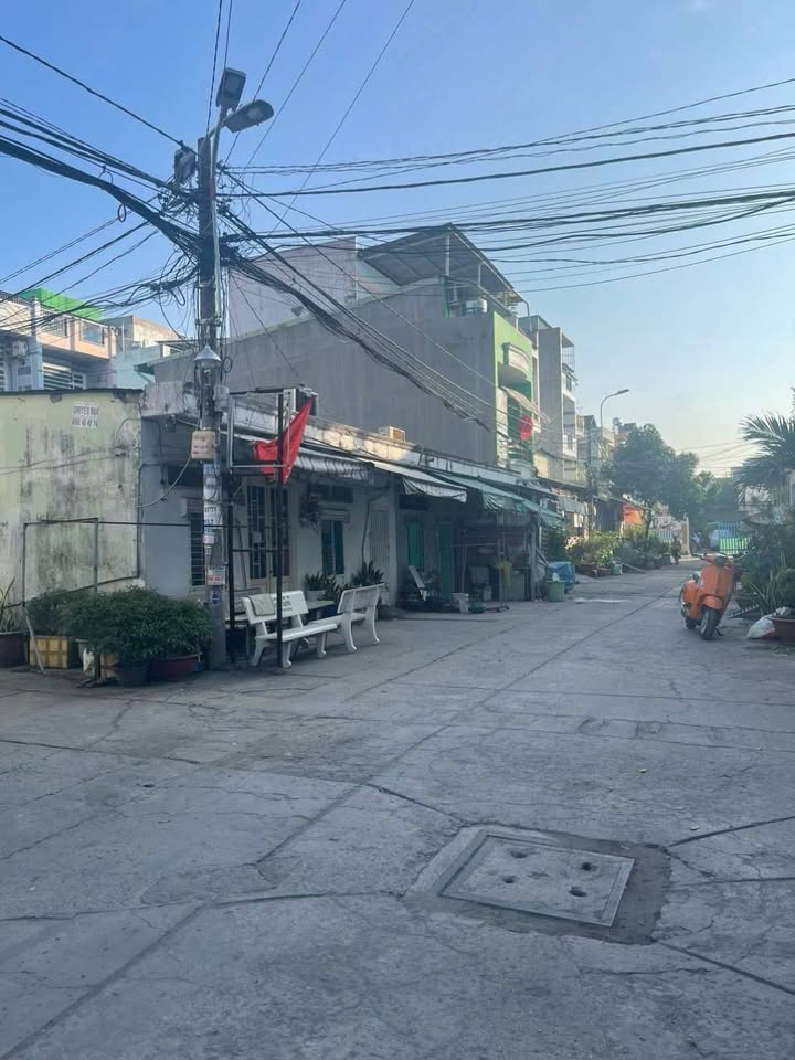 Nhà bán 3 mặt tiền Bùi Tư Toàn, An Lạc 168m² giá 11 tỷ - Cơ hội hiếm có!