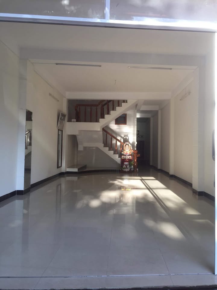 Nhà nguyên căn 2 tầng mặt tiền Duy Tân, Tuy Hoà - 135m² giá 10 triệu/tháng