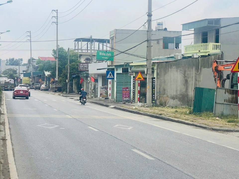 Nhà mặt đường QL18 gần KCN Đông Mai - 210m² - Vị trí kinh doanh lý tưởng!