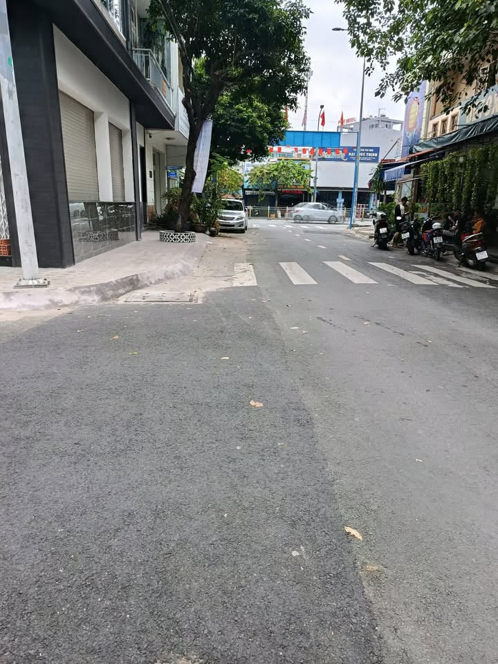 Nhà cho thuê nguyên căn góc 2 mặt tiền tại Bình Tân - Vị trí đắc địa, phù hợp kinh doanh!