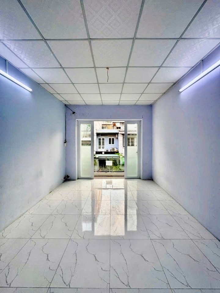 Nhà cho thuê mặt tiền đường xe hơi P.5, Quận 8 - Kinh doanh đa dạng chỉ 13 triệu/tháng!