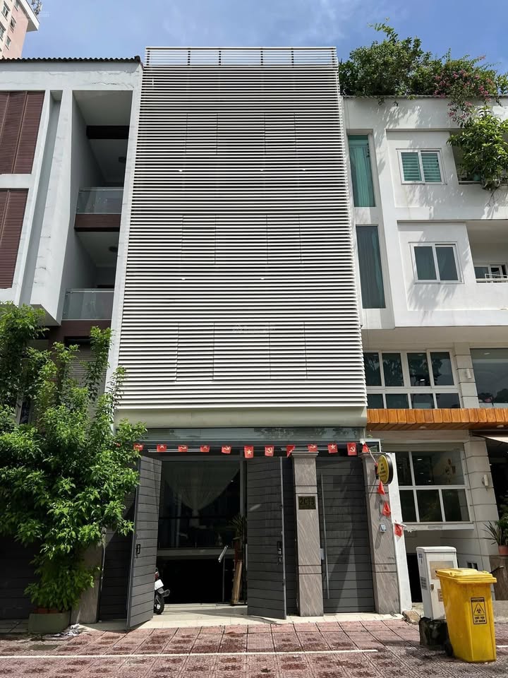 Nhà 6 tầng mặt tiền đường Trường Sa, Bình Thạnh 108m² giá 120 triệu - Cơ hội cho thuê hấp dẫn!