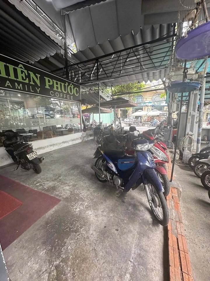 Cho thuê mặt bằng kinh doanh tại Quận 7 - Diện tích 200m², 2 mặt tiền cực đẹp