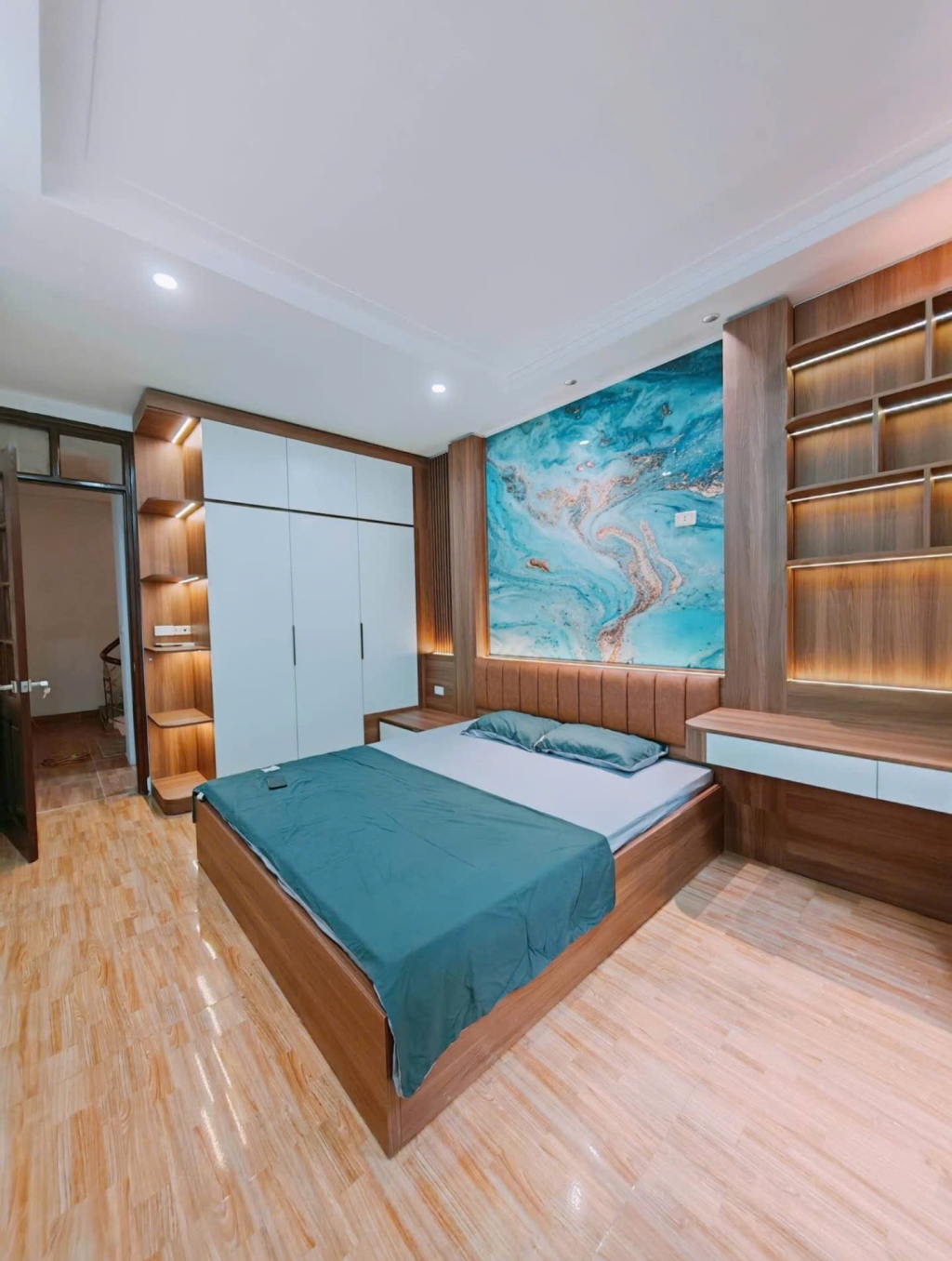 Nhà đẹp Kim Chung 34m² giá 4.83 tỷ - Gần chợ và công viên hồ điều hòa!