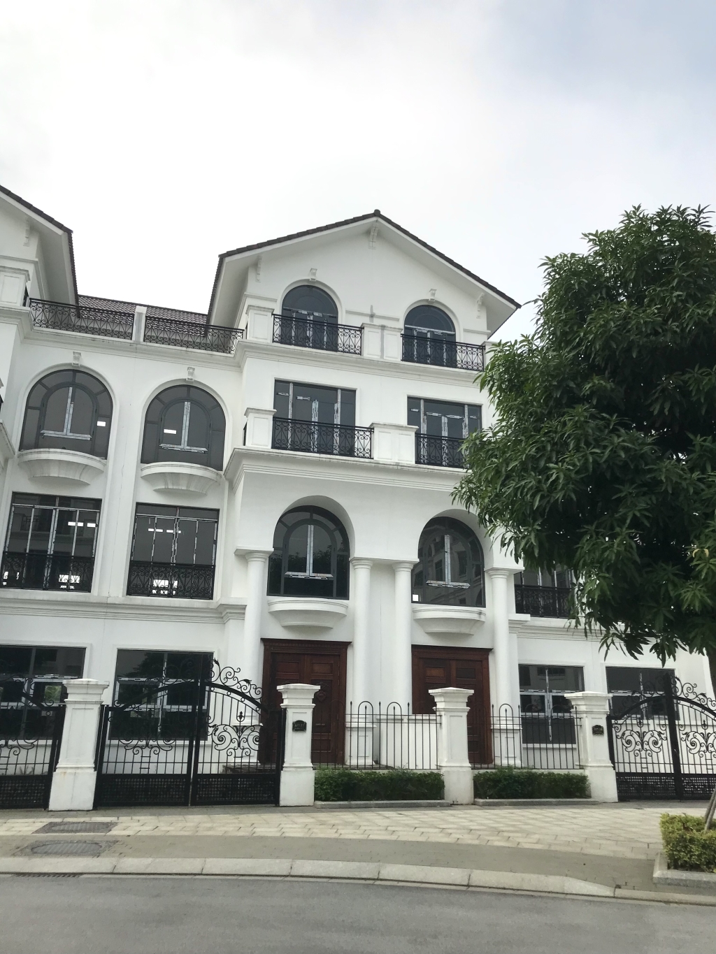 Biệt thự Từ Sơn 140m² giá 12 tỷ - Thiết kế hiện đại, sổ hồng lâu dài!