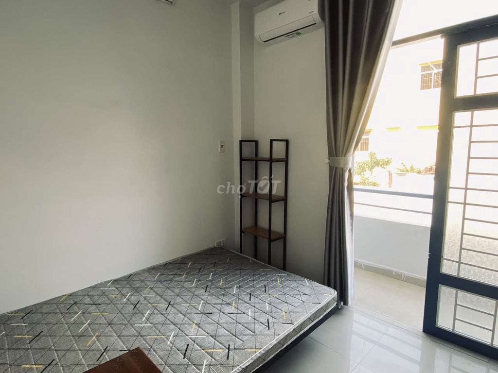 Phòng Balcony nhiều ánh sáng gần Lotte Mart, cầu Kênh Tẻ - Chỉ 4.5 triệu