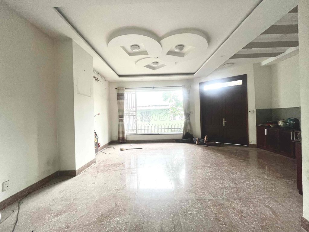 Mặt bằng 120m² cho thuê tại CMT8, Quận 10 - Vị trí kinh doanh đắc địa!