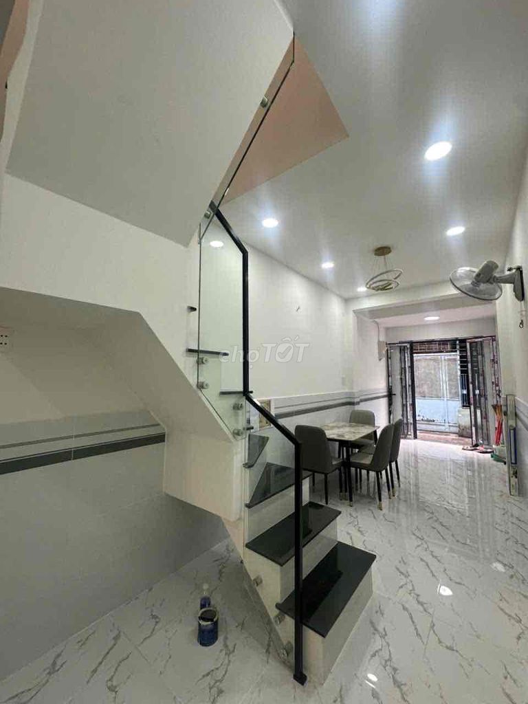 Nhà bán Hoài Thanh, Q8 - 38m², giá 3.38 tỷ - Hẻm thông thoáng, chính chủ!