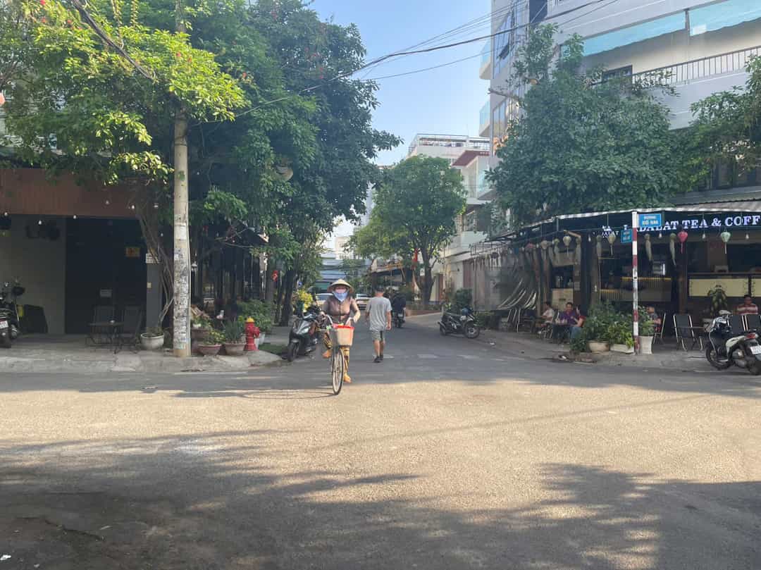 Nhà cấp 4 góc 2 mặt tiền khu cư xá ngân hàng Quận 7, DT 257m² - Kinh doanh đắc địa!