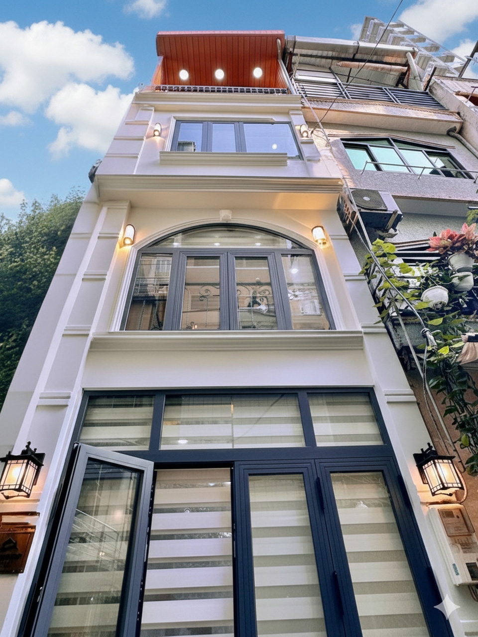 Nhà phố 4 tầng sát Ngã 6 Cộng Hòa Q3, 12m² chỉ 3.75 tỷ - Full nội thất đẹp!