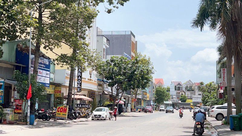 Cho thuê nhà liền kề mặt tiền N2, Dĩ An 375m² giá 50 triệu - Thang máy hiện đại, vị trí đắc địa!