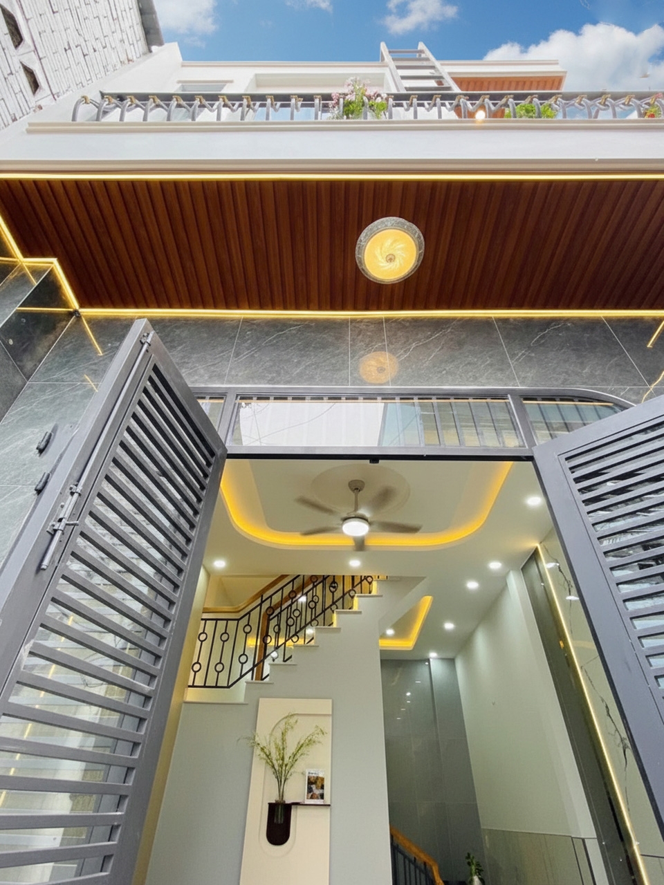 Nhà bán Gò Vấp 32m² giá 3.95 tỷ - Full nội thất, hướng Đông Bắc