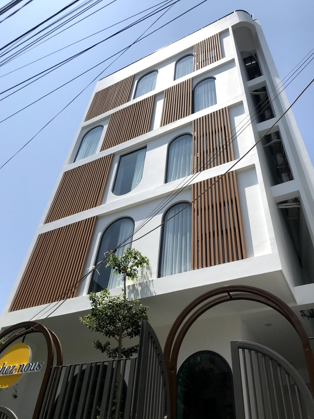 Bán khách sạn 130m² - Vĩnh Hòa - Giá 17 tỷ - Kinh doanh sinh lời ngay!