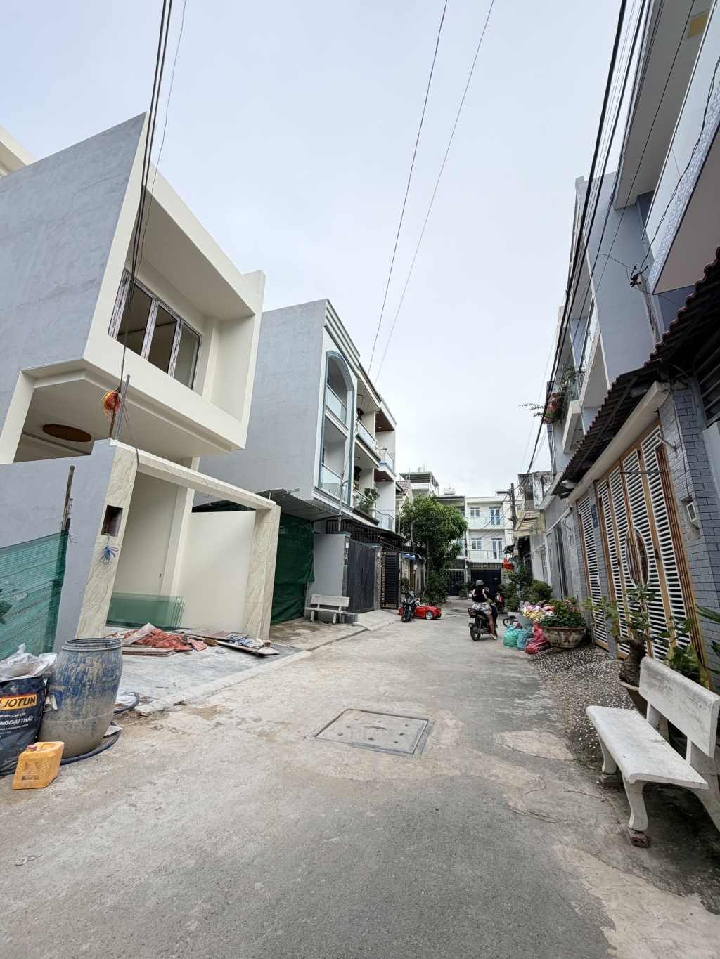 Nhà 3 tầng đẹp tại Phú Hữu, Q9, 54m² chỉ 4,9 tỷ - Sẵn sàng ở ngay!