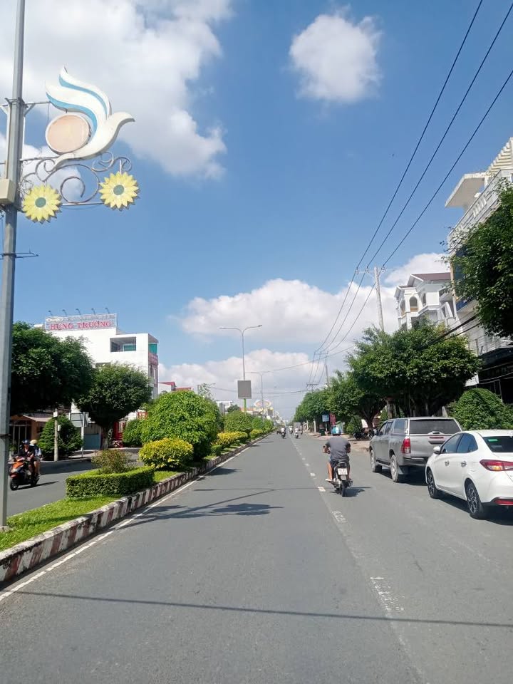 Nhà cấp 4 mặt tiền đường Phạm Thái Bường, Vĩnh Long 189m² giá 8.6 tỷ - Cơ hội vàng cho đầu tư!