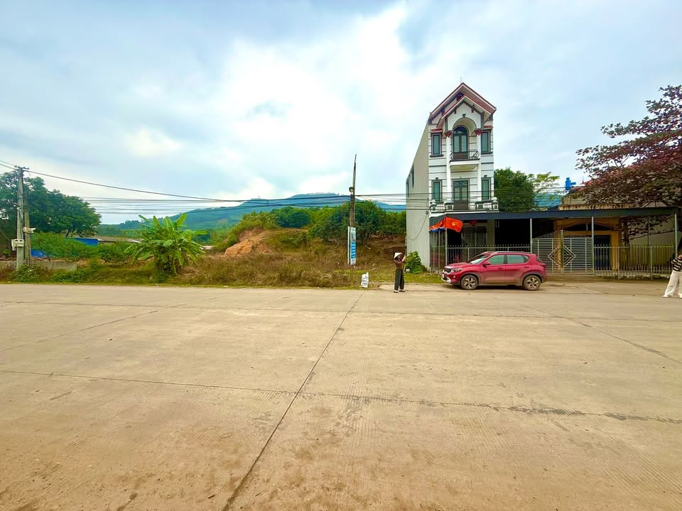 Đất nền Cương Sơn, Lục Nam 200m² giá 2.1 tỷ - Cơ hội đầu tư tuyệt vời!