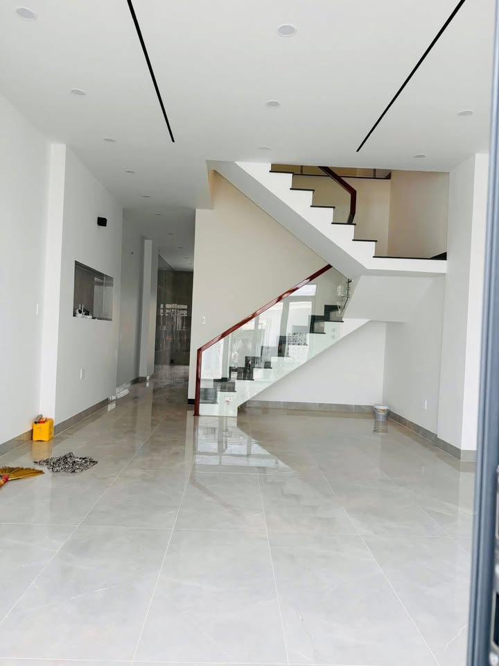 Nhà bán 1 trệt 1 lầu mới Đường Lê Quý Đôn, Bạc Liêu, 115m², giá 2.5 tỷ - Đầu tư sinh lời!