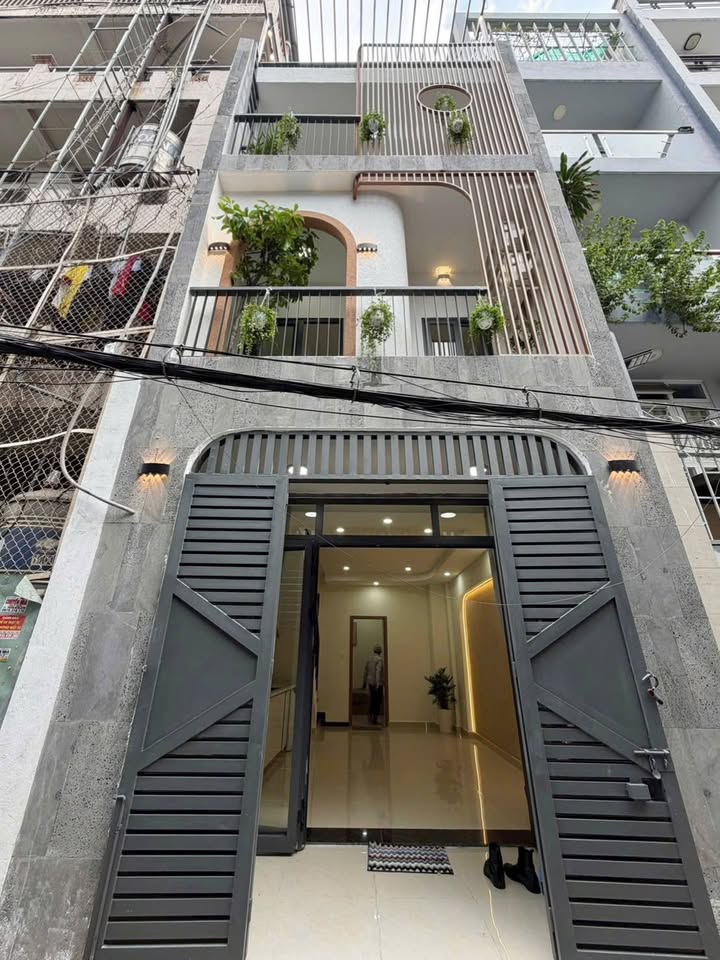 Nhà đẹp 3 tầng hẻm ô tô P26 Bình Thạnh 40m² giá 8.68 tỷ - Full nội thất sang trọng!