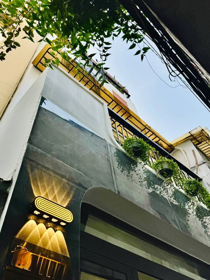 Nhà đẹp 3 PN Nguyễn Đình Chiểu, Phú Nhuận 24m² giá 5.25 tỷ - Full nội thất sang trọng!