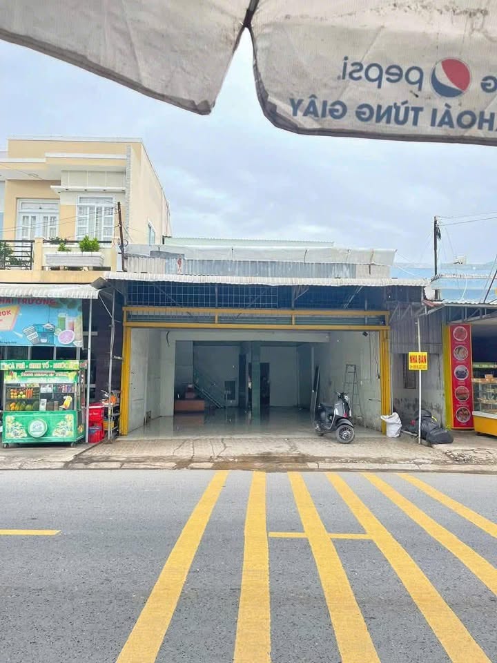 Nhà mặt tiền Quốc lộ 57 - Mỏ Cày Nam 230m² giá 8.8 tỷ - Kinh doanh nhộn nhịp!
