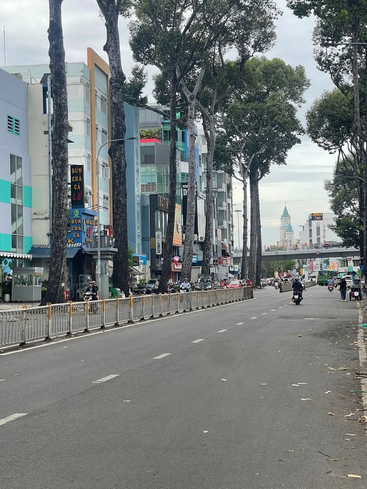 Nhà lô góc đường Nguyễn Tri Phương Quận 10, 27m² giá 5.28 tỷ - Sổ hồng riêng, công chứng nhanh!