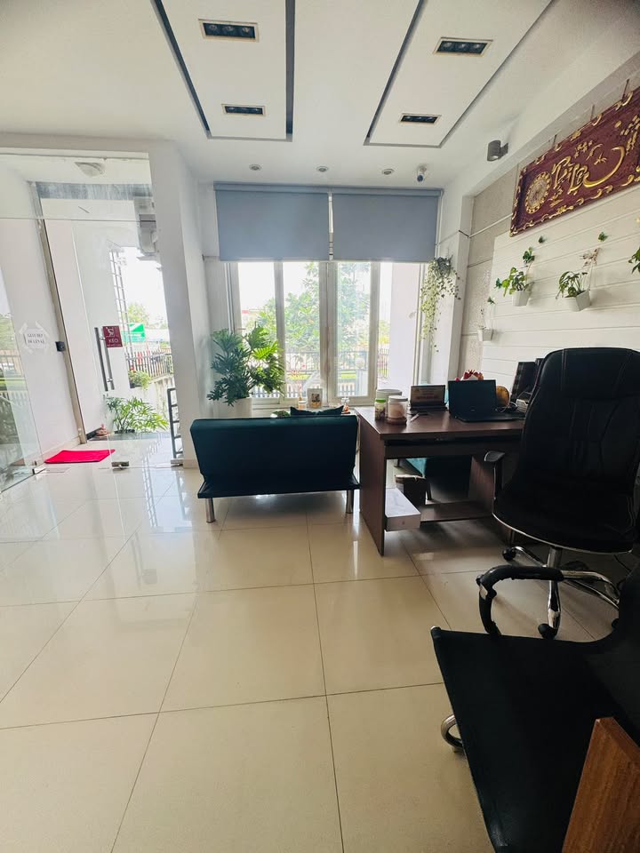 Cho thuê mặt bằng đường D4, Quận 7, diện tích 100m² - Thích hợp cho spa và văn phòng!