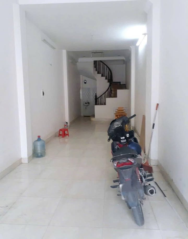 Cho thuê nhà nguyên căn mặt phố Thanh Am, Long Biên 40m² giá 12 triệu - Vỉa hè rộng, kinh doanh thuận lợi!