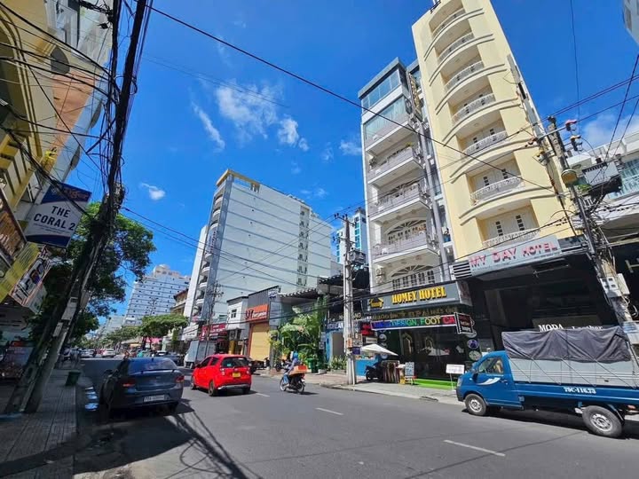 Bán khách sạn mặt tiền đường Nguyễn Thiện Thuật, Nha Trang, 184m² giá 59 tỷ - Cơ hội đầu tư tuyệt vời!