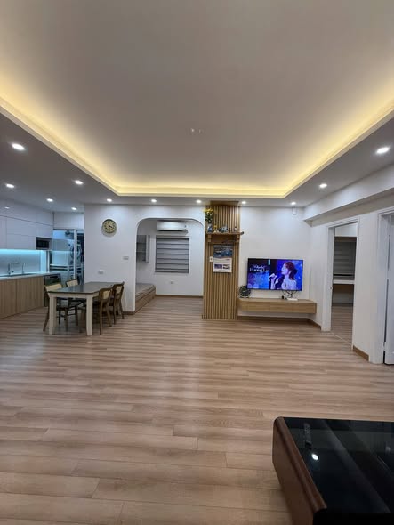 Căn hộ góc 3 phòng ngủ Chung cư 17T11, Trung Hòa, Cầu Giấy, 96m² - Giá 9.3 tỷ, nội thất đầy đủ!