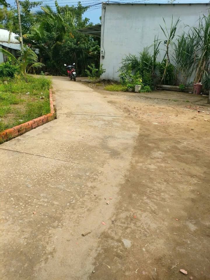 Nhà hẻm ô tô Phú Tân 132m² giá 350 triệu - Thiết kế tiện nghi và thoải mái!