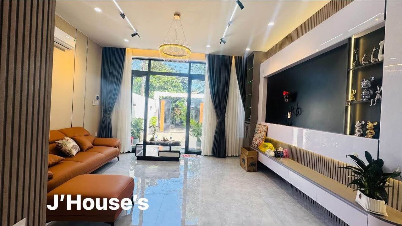 Nhà mới hẽm ô tô P5 Sóc Trăng 170m² - Thiết kế sang trọng, an ninh tốt!