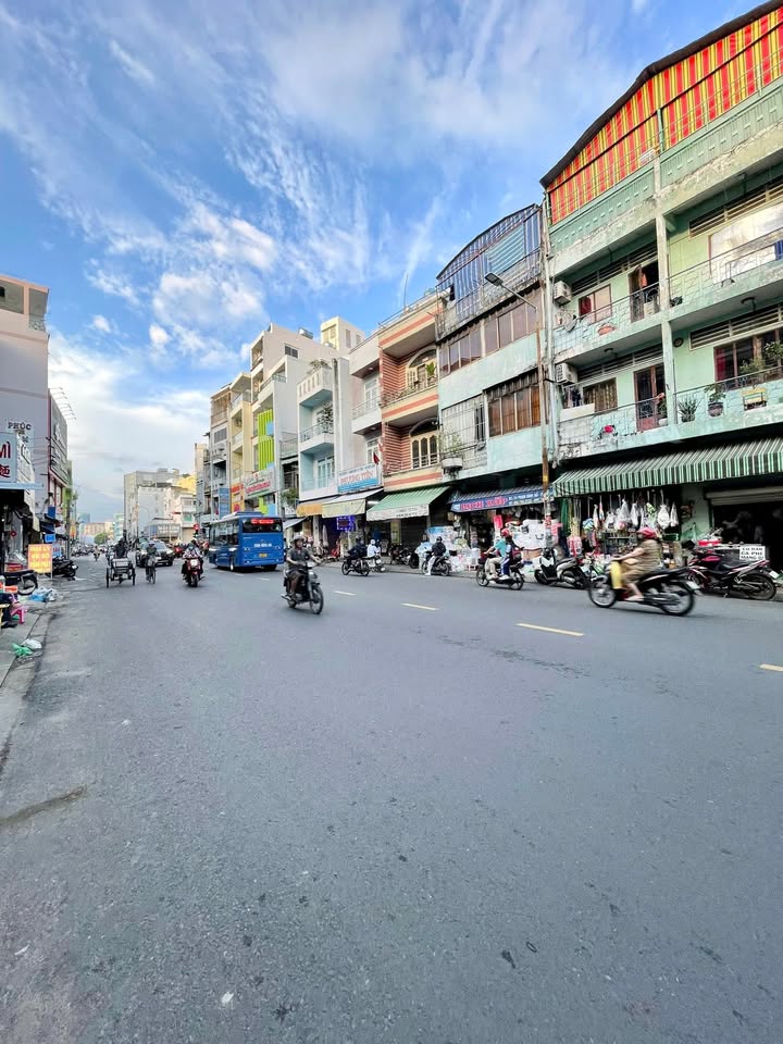 Mặt tiền FrontHouse Phạm Đình Hổ Quận 6 giá 4 tỷ - Kinh doanh sầm uất!