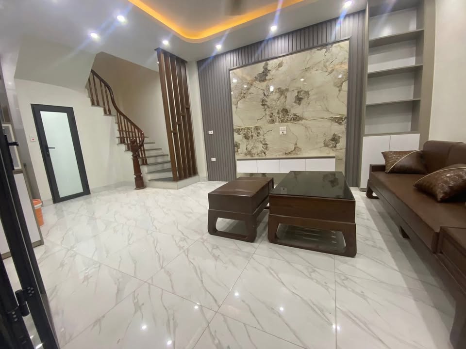 Nhà 5 tầng tổ 5 Yên Nghĩa 31m² giá 5.98 tỷ - Thiết kế hiện đại, chính chủ bán!