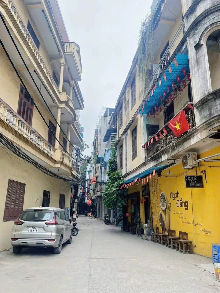 Nhà mới Kim Giang 40m² giá 15.5 tỷ - Thiết kế hiện đại, thang máy tiện lợi!