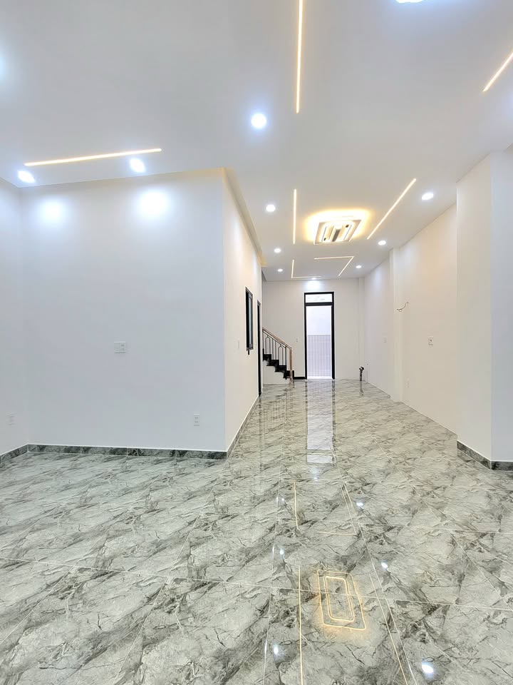 Nhà đẹp Gò Vấp 72m² giá 5.95 tỷ - Sát hẻm ô tô, 4 phòng ngủ