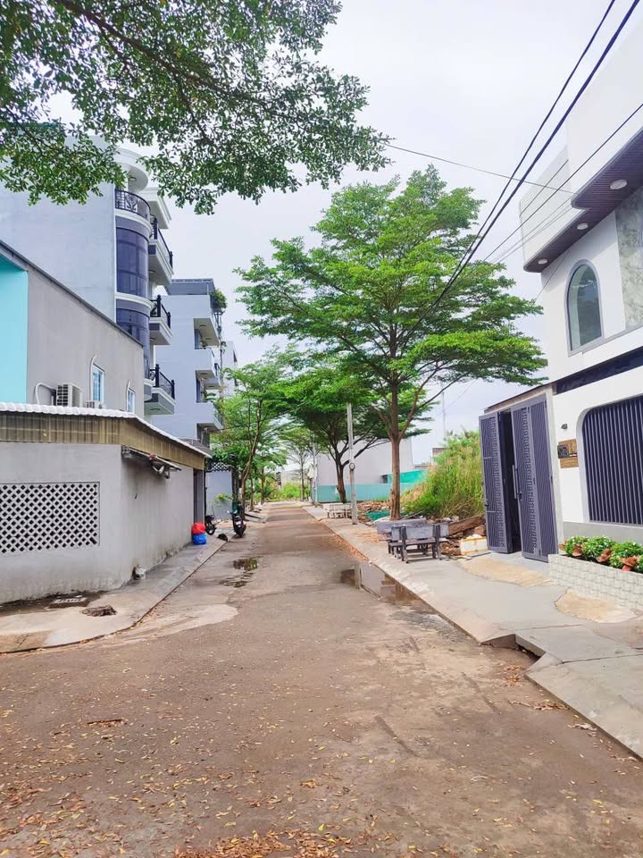 Nhà riêng Nguyễn Văn Tạo Nhà Bè 85m² giá 3.8 tỷ - Tiện ích đầy đủ, hẻm xe hơi