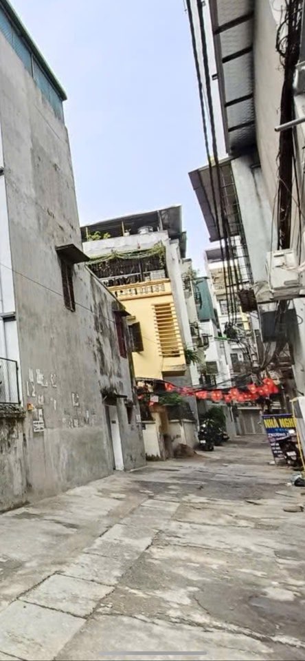 Nhà 5 tầng Hoàng Mai 33m² giá 13.8 tỷ - Sổ đỏ chính chủ, phù hợp vừa ở vừa làm văn phòng!