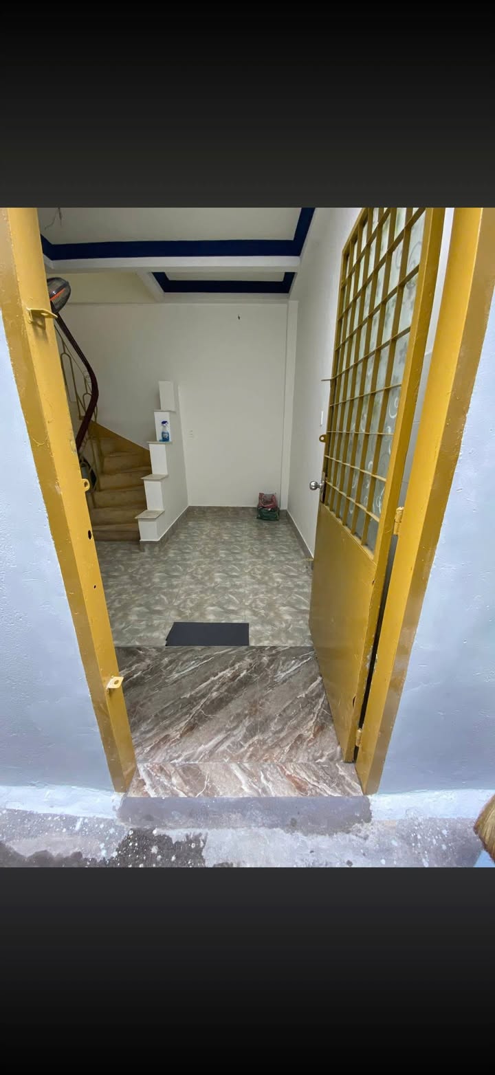 Nhà nguyên căn cho thuê hẻm 1/ Nguyễn Tiểu La, Q10 - Giá 11 triệu/tháng, thuận tiện sống