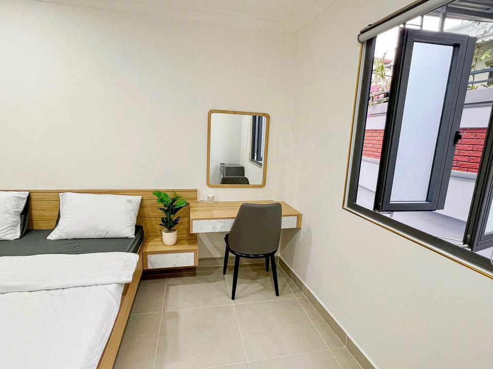 Căn hộ 1 phòng ngủ cao cấp quận 10 - Nội thất đầy đủ, giá tốt!