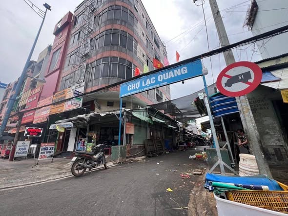 Nhà mặt tiền kinh doanh Tân Thới Nhất 103.75m² giá chỉ 8 tỷ - Cơ hội đầu tư tuyệt vời!