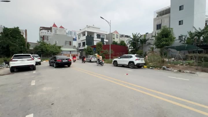 Đất nền đường Hồ Sen 5.6m² giá 6.27 tỷ - Cơ hội đầu tư tuyệt vời!