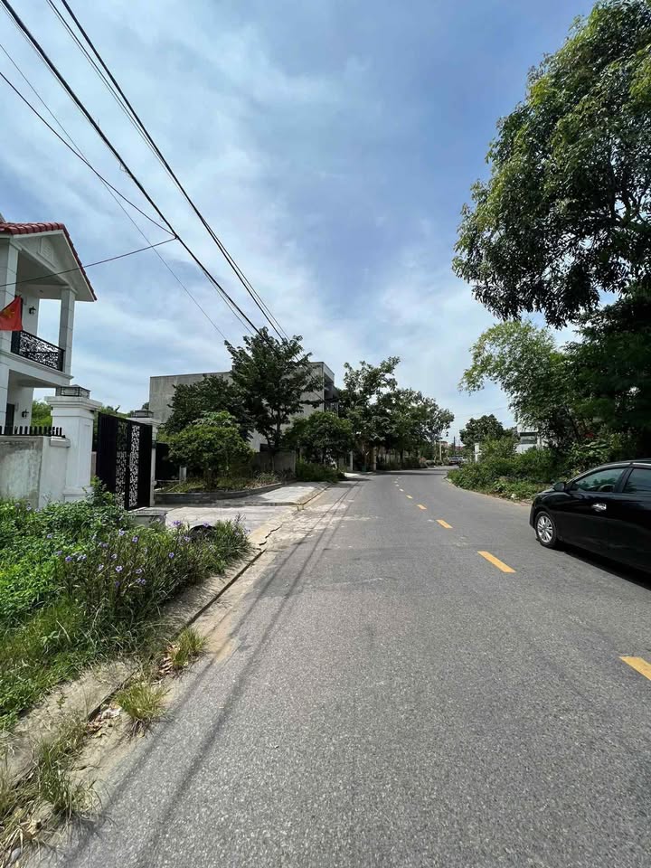 FrontHouse mặt tiền Âu Cơ Đông Hà 200m² giá 2 tỷ - Đẹp như hoa hậu!