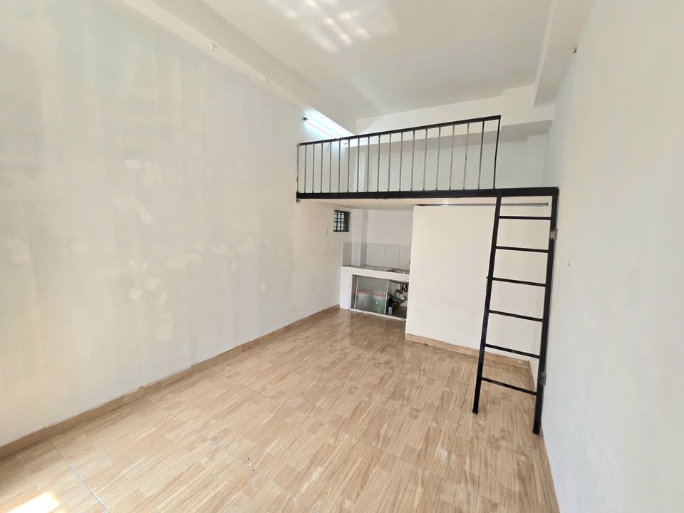 Phòng cho thuê Tân Bình 28m² giá thỏa thuận - Ban công riêng, máy lạnh tiện nghi!