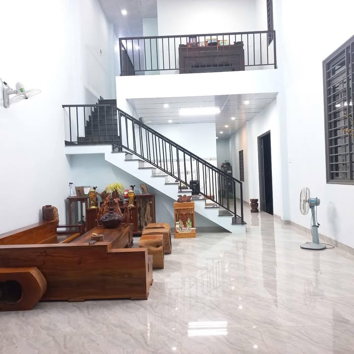 Nhà phố Đồng Xoài 260m² giá 2 tỷ - Vị trí đẹp, đầu tư sinh lời!