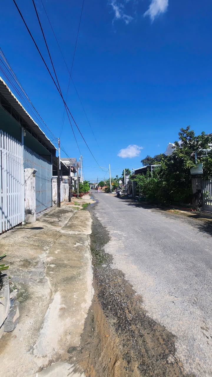 Nhà Lầu Tân Cổ Điển Hiệp Ninh 144m² giá 2.79 tỷ - Sẵn sàng vào ở!