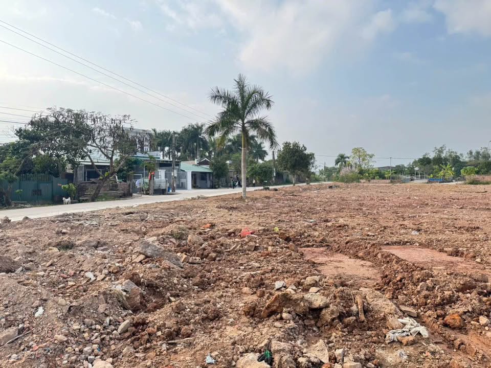 Nhà riêng Móng Cái 99m² giá thỏa thuận - Vị trí đông dân cư, thuận tiện giao thông!