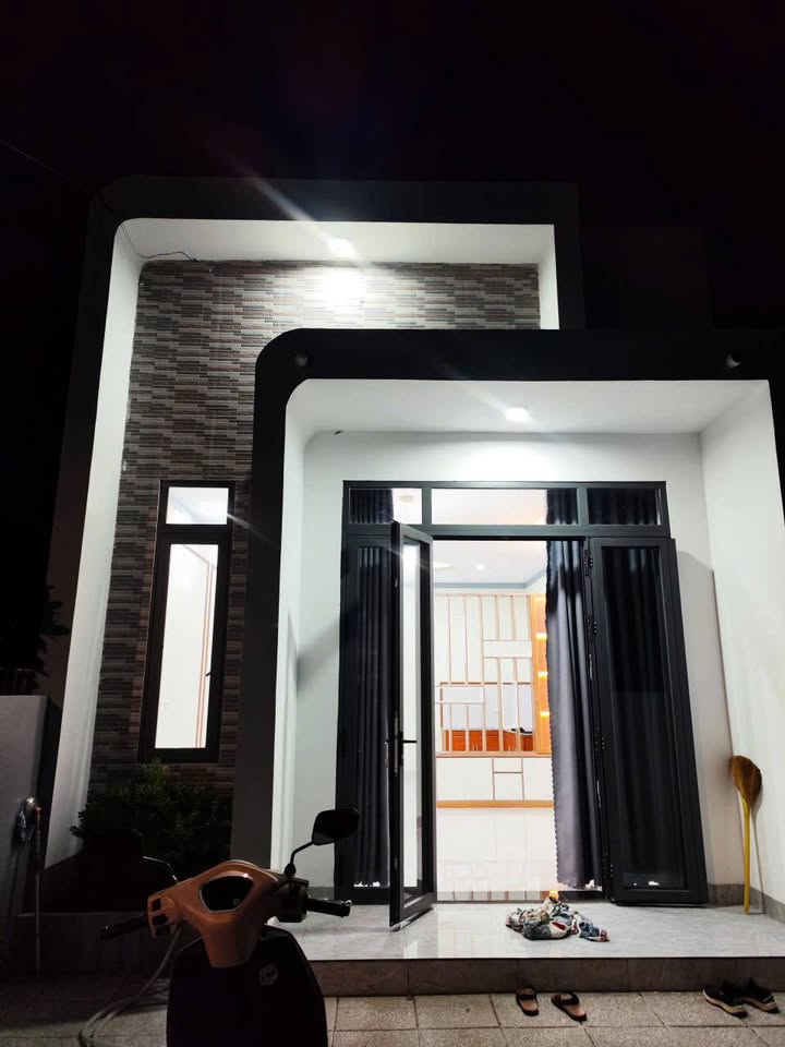 Nhà phố Mỹ Xuân, Phú Mỹ 130m² giá 2.5 tỷ - Vị trí đắc địa, tiện ích đầy đủ!