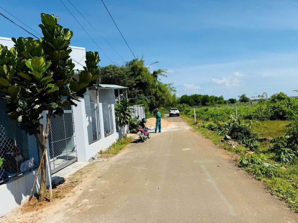 Đất nền Long Phước, Bà Rịa 300m² giá 1.6 tỷ - Đường nhựa thông, khu dân cư sầm uất!