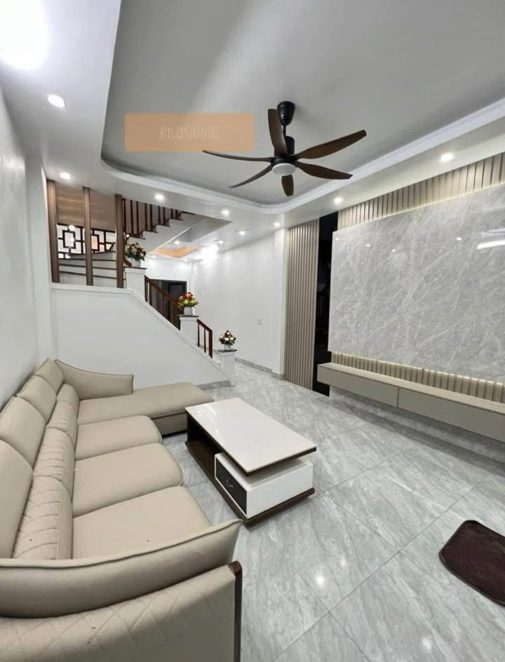 Nhà 3 tầng Phú Xuân 55m² giá 2.1 tỷ - Để ô tô thoải mái!